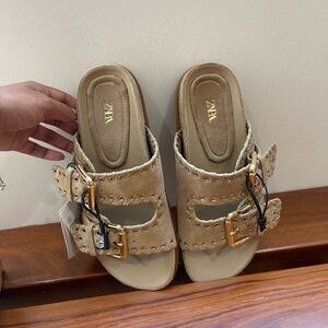 Buckled suede sandals Zara